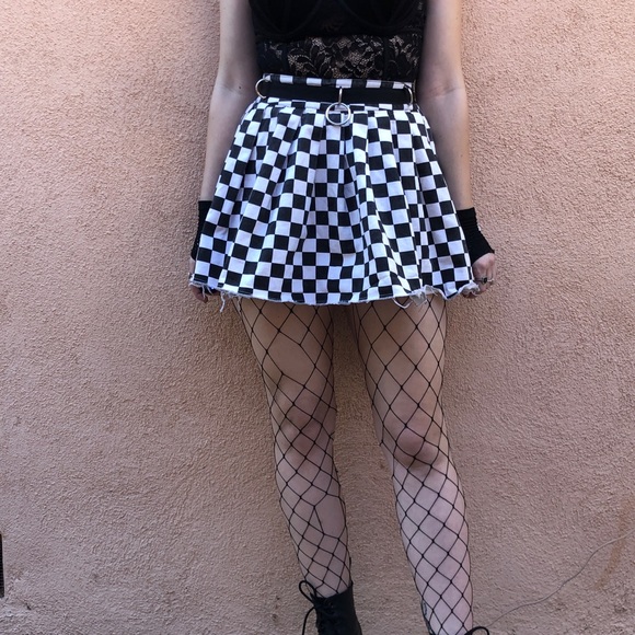 High-Waisted Checkered Skirt - Picture 3 of 3